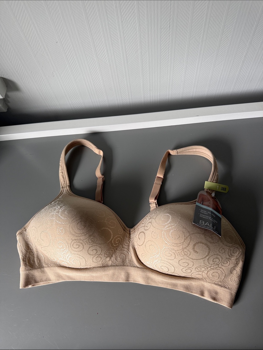Bali Comfort Revolution Wireless Bra 38B 
Brand new! - Picture 5 of 8